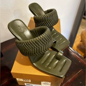 GIA/RHW NWT Green Leather Sandals